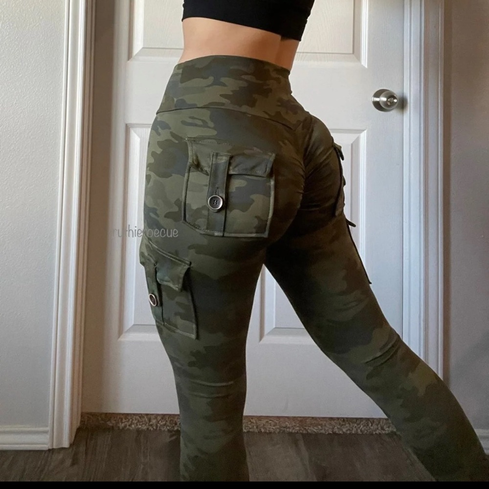 Camo booty scrunch leggings